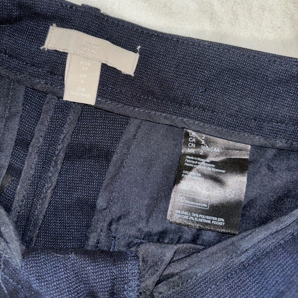 H&M navy slim pants with belt loops. Size 2. - Picture 3 of 3